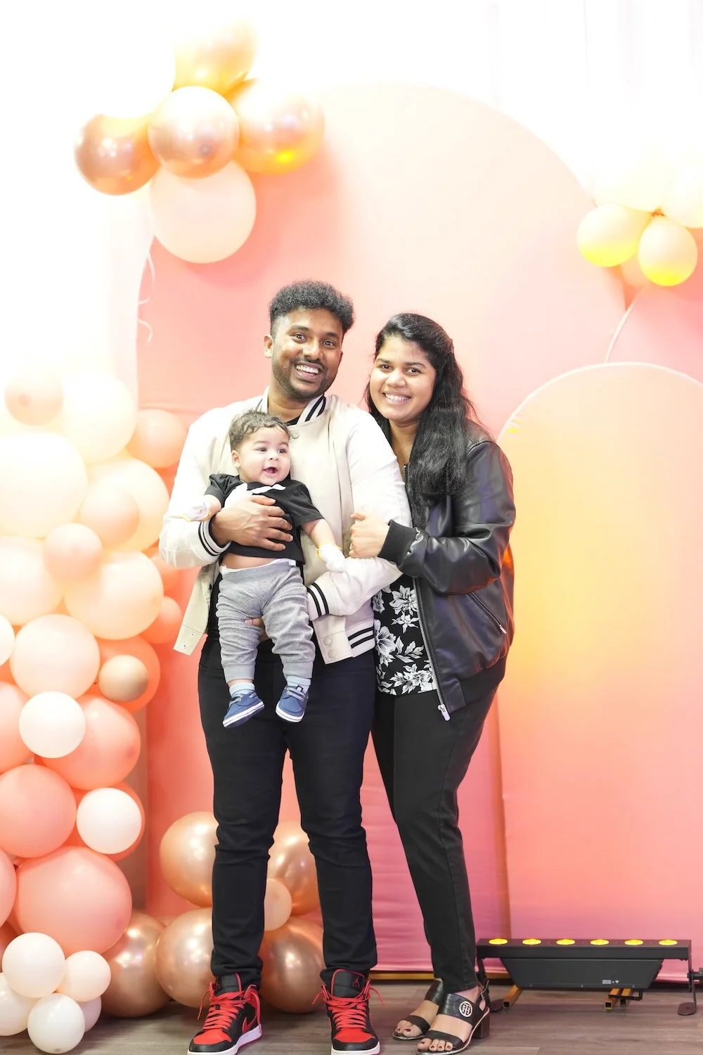 Mother's Day at Hue.Church Santa Clara — families gathered for free portraits